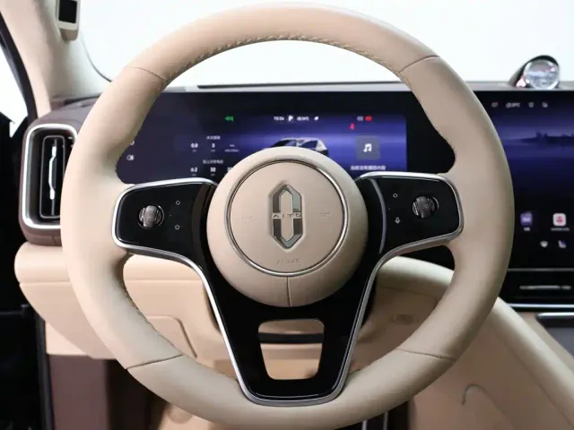 Aito M9 — Фото автомобиля 16
