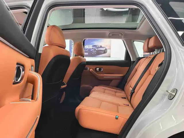 Leapmotor C10 — Фото автомобиля 8