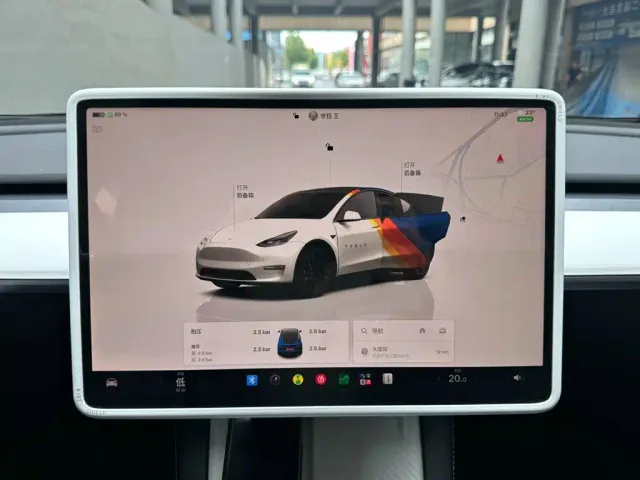 Tesla Model Y — Фото автомобиля 13
