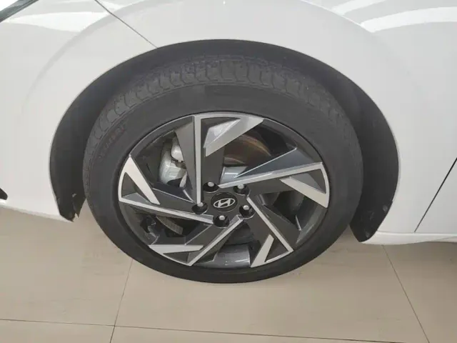 Hyundai Elantra — Фото автомобиля 22