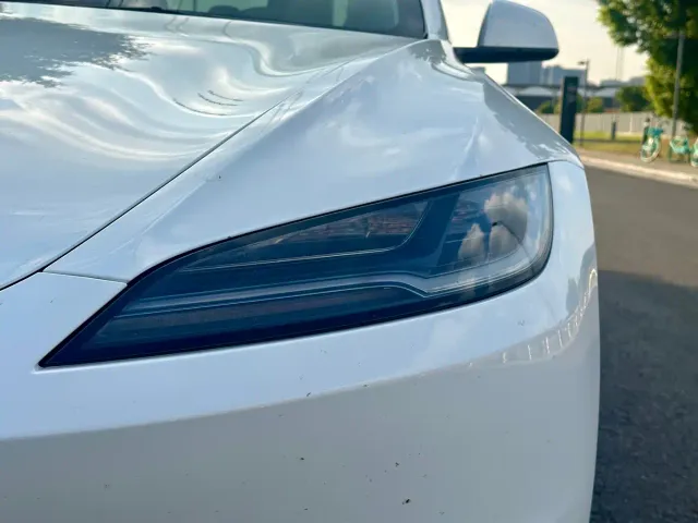 Tesla Model 3 — Фото автомобиля 18