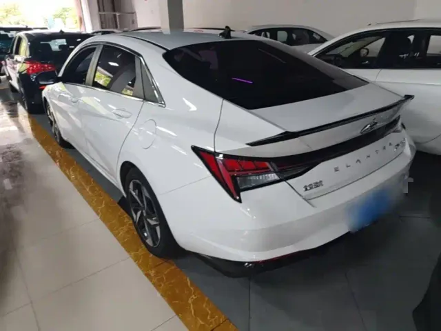 Hyundai Elantra — Фото автомобиля 4
