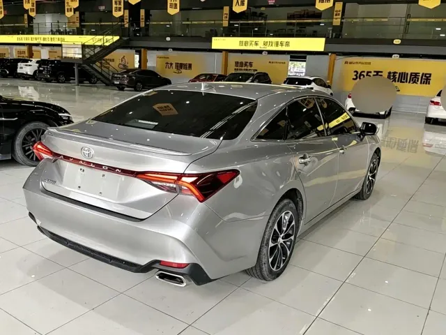 Toyota Avalon — Фото автомобиля 3