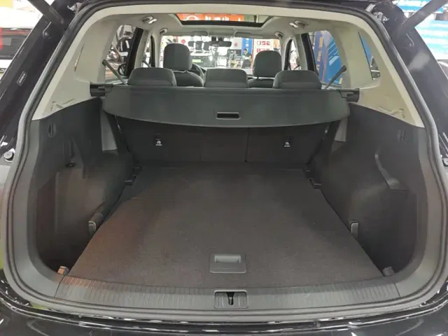 Volkswagen Tiguan L — Фото автомобиля 18