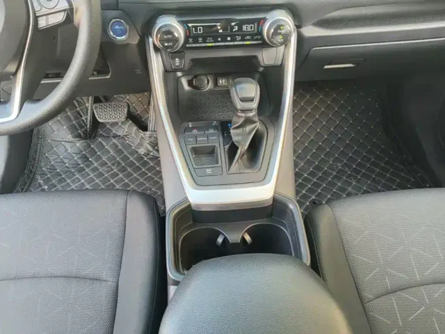 Toyota RAV4 — Фото автомобиля 13