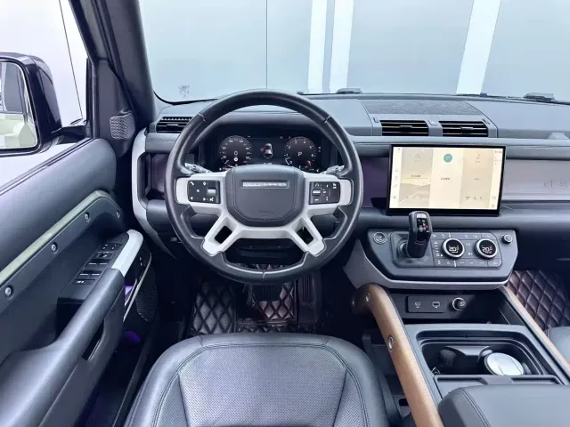 Land Rover Defender — Фото автомобиля 9