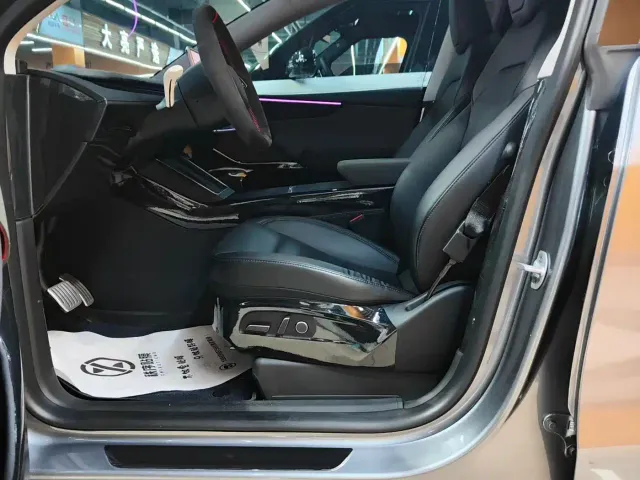Tesla Model Y — Фото автомобиля 3