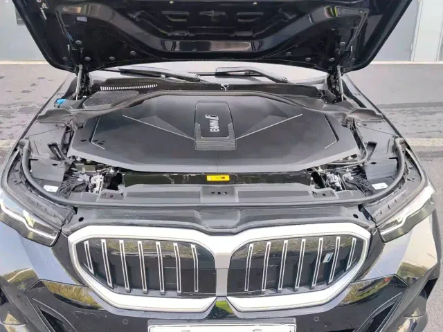 BMW i5 — Фото автомобиля 12