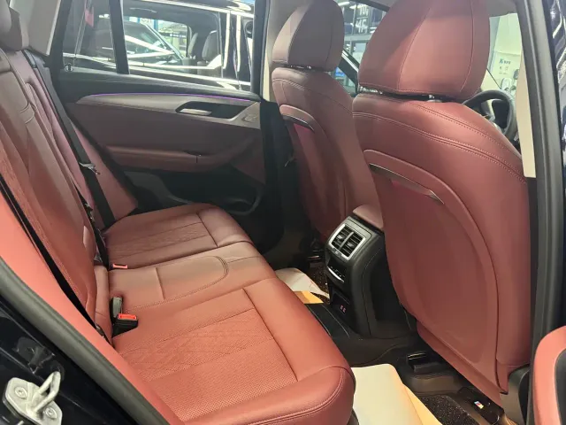 BMW iX3 — Фото автомобиля 9