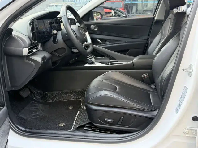Hyundai Elantra — Фото автомобиля 6