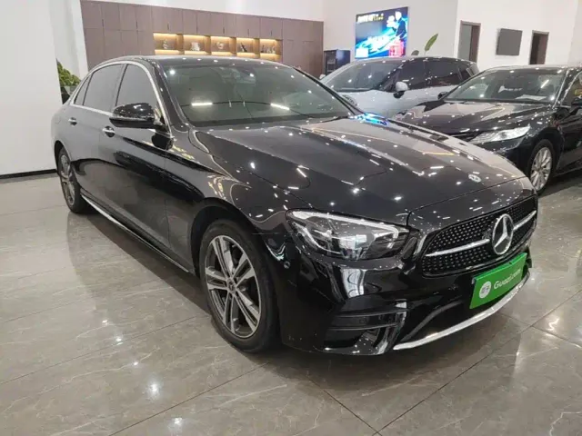 Mercedes-Benz E-Class — Фото автомобиля 3