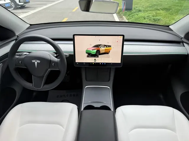 Tesla Model Y — Фото автомобиля 9