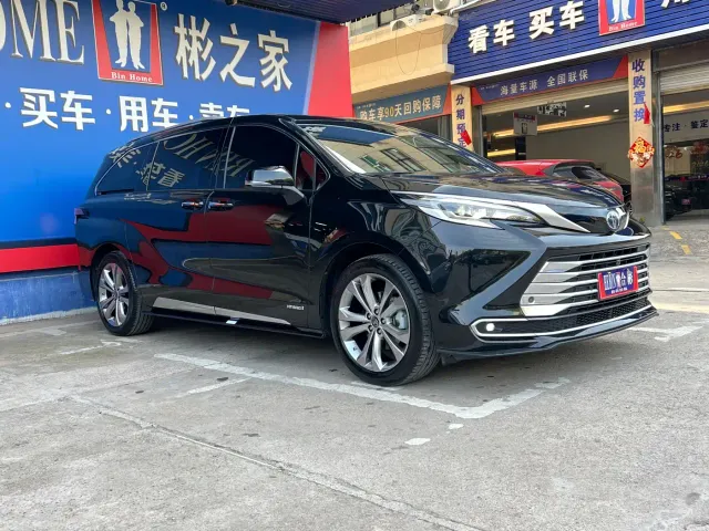 Toyota Sienna — Фото автомобиля 2