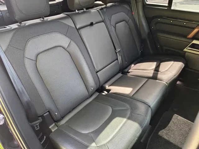 Land Rover Defender — Фото автомобиля 27