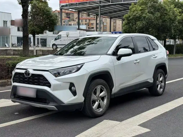 Фотография автомобиля — Toyota RAV4