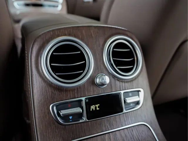 Mercedes-Benz E-Class — Фото автомобиля 24