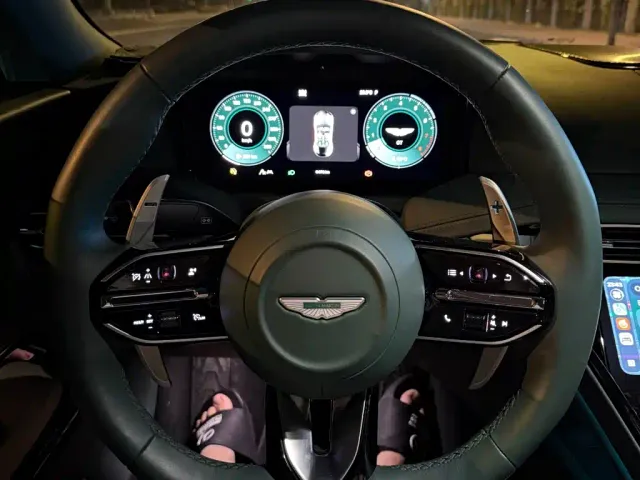 Aston Martin DB12 — Фото автомобиля 10