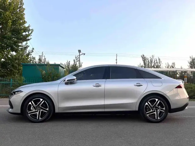 Roewe D7 — Фото автомобиля 4