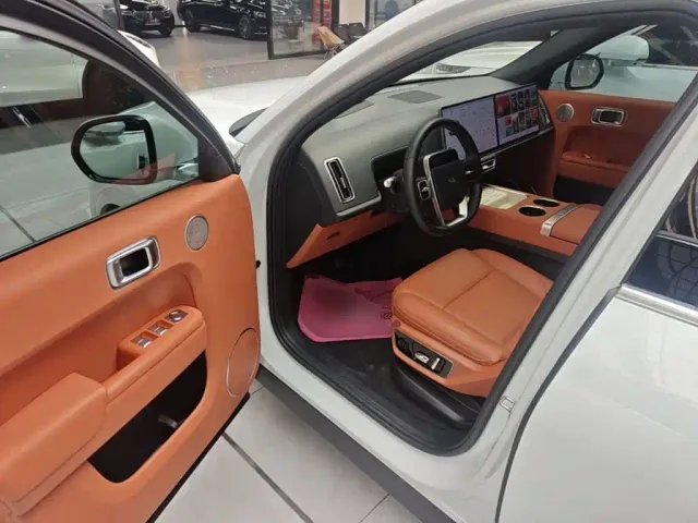 Li Auto L7 — Фото автомобиля 15