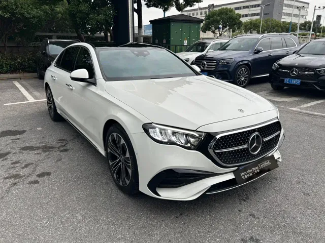 Mercedes-Benz E-Class — Фото автомобиля 3