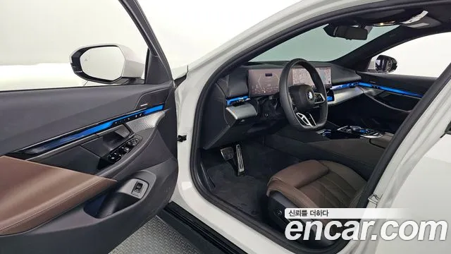 BMW 5-Series — Фото автомобиля 12