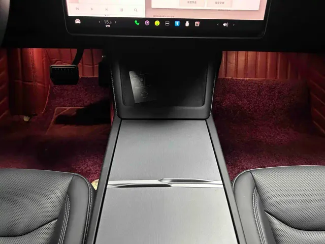 Tesla Model 3 — Фото автомобиля 7