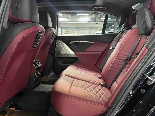 BMW 5 Series — Фото автомобиля 14
