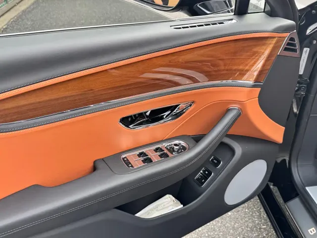 Bentley Flying Spur — Фото автомобиля 8