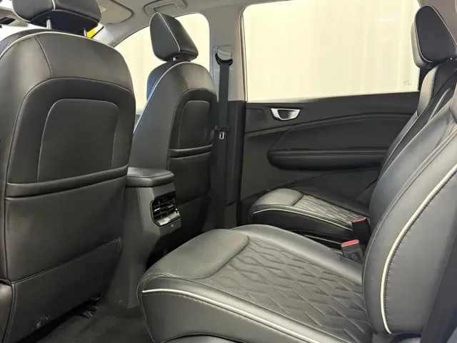 Wuling Jiachen — Фото автомобиля 11