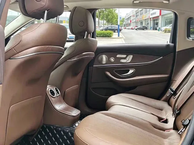 Mercedes-Benz E-Class — Фото автомобиля 7