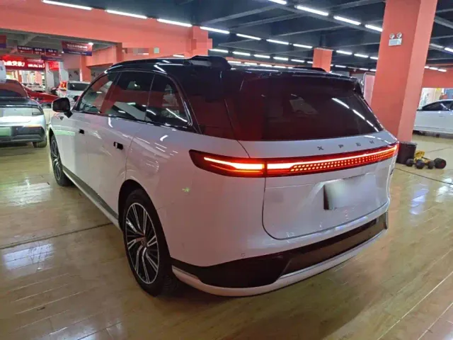 Xpeng G9 — Фото автомобиля 4