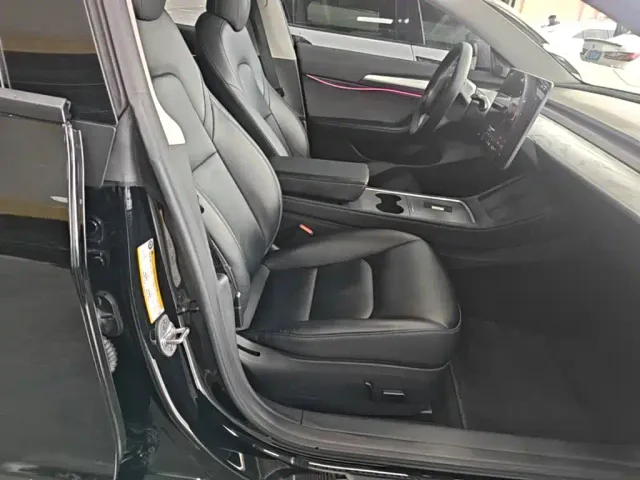 Tesla Model 3 — Фото автомобиля 24