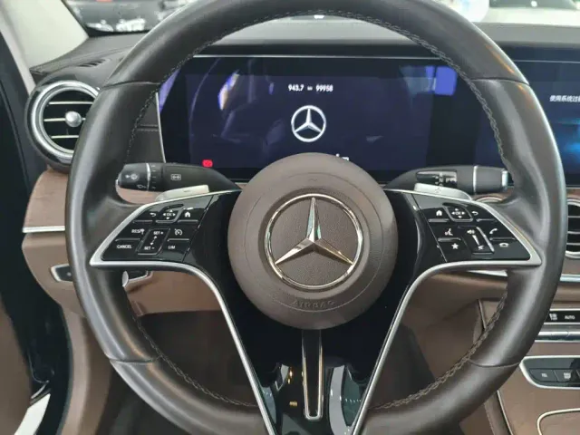 Mercedes-Benz E-Class — Фото автомобиля 12