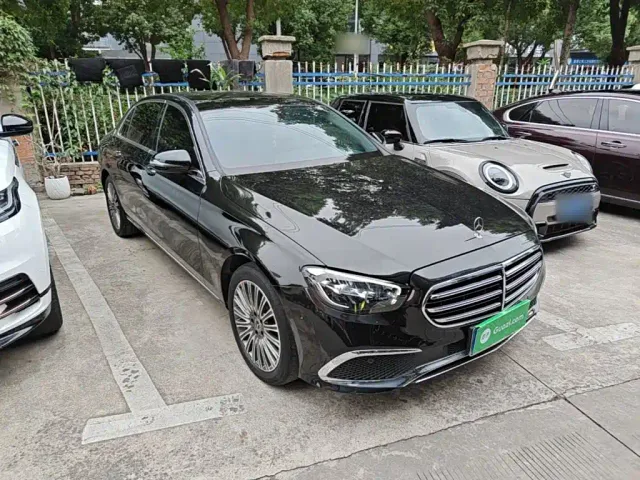 Mercedes-Benz E-Class — Фото автомобиля 3