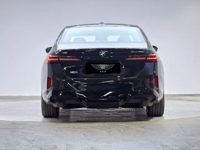 BMW i5 — Фото автомобиля 3