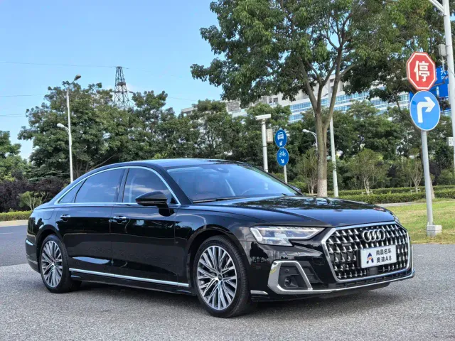 Audi A8 — Фото автомобиля 3