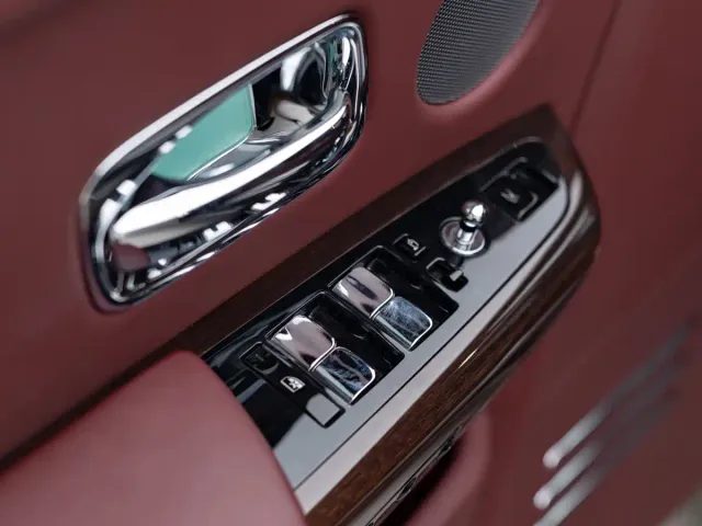 Rolls-Royce Phantom — Фото автомобиля 21