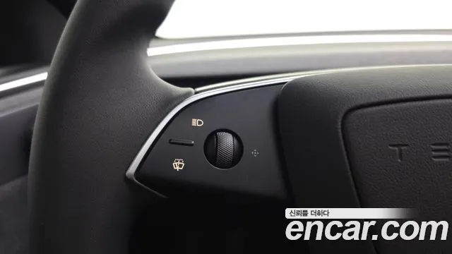 Tesla Model Y — Фото автомобиля 27