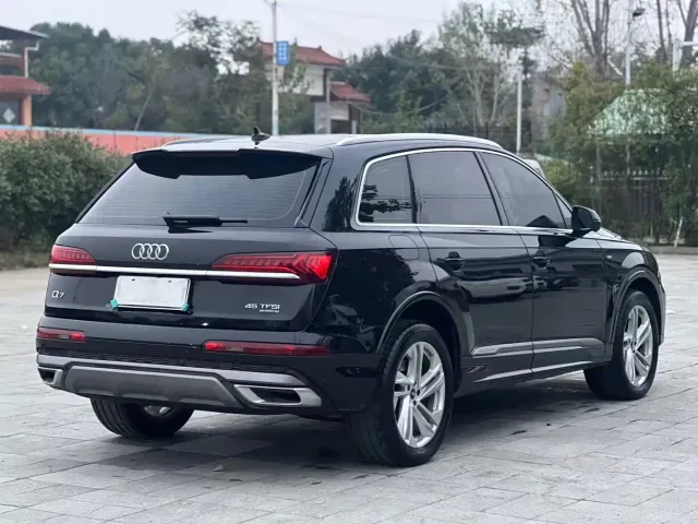 Audi Q7 — Фото автомобиля 5