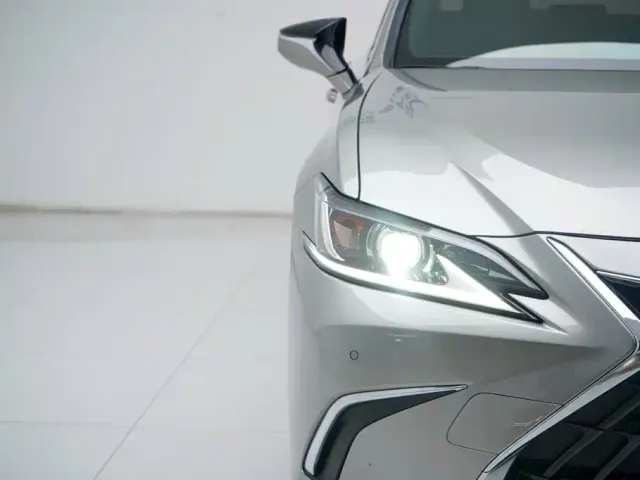 Lexus ES — Фото автомобиля 12