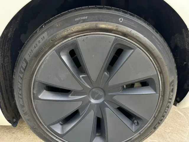 Tesla Model 3 — Фото автомобиля 13
