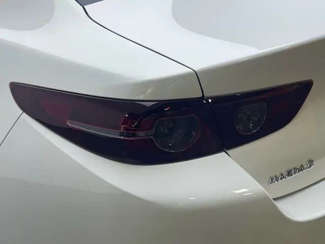 Mazda Axela — Фото автомобиля 12