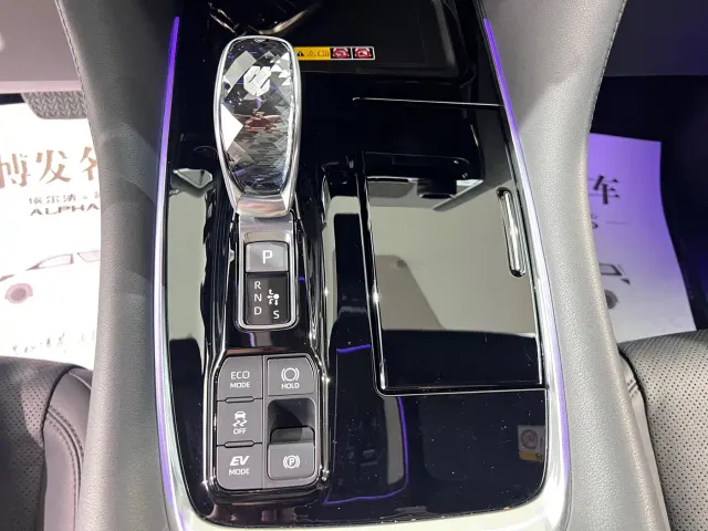 Toyota Alphard — Фото автомобиля 27