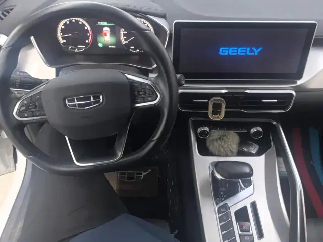 Geely Binyue — Фото автомобиля 12