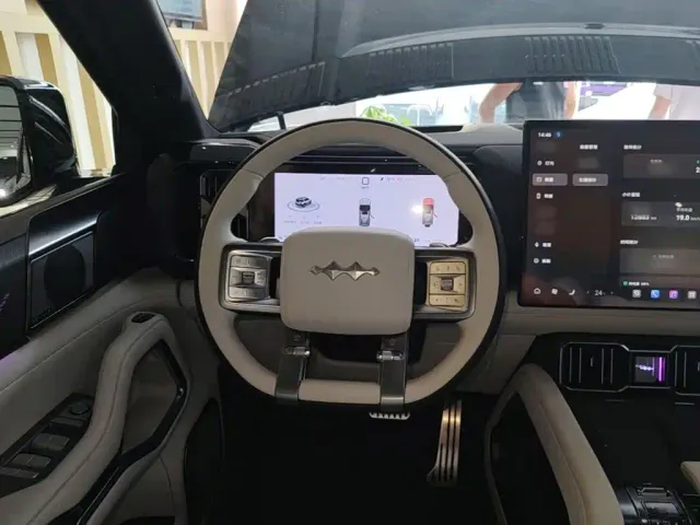 BYD FangChengBao Leopard 8 — Фото автомобиля 10