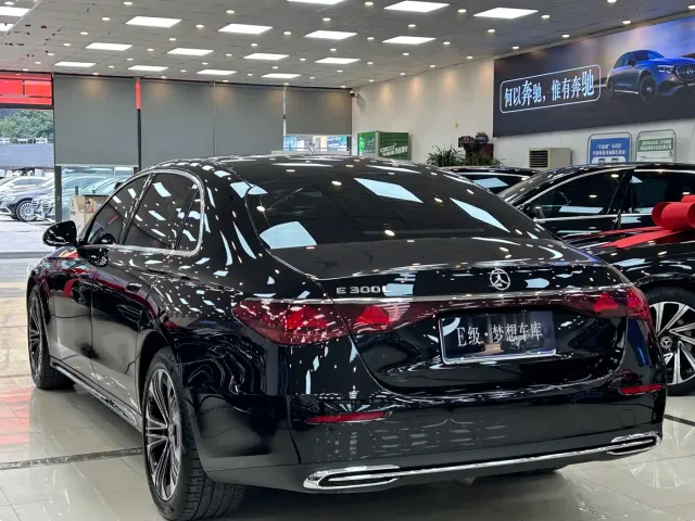 Mercedes-Benz E-Class — Фото автомобиля 14