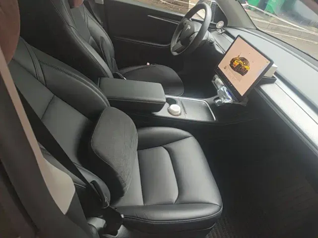 Tesla Model Y — Фото автомобиля 24