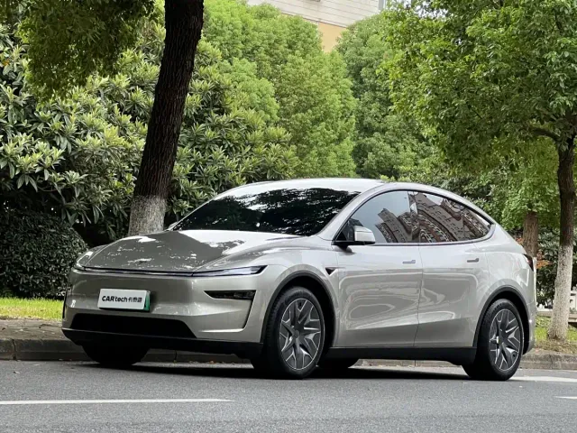 Фотография автомобиля — Tesla Model Y L