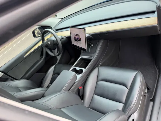 Tesla Model Y — Фото автомобиля 12