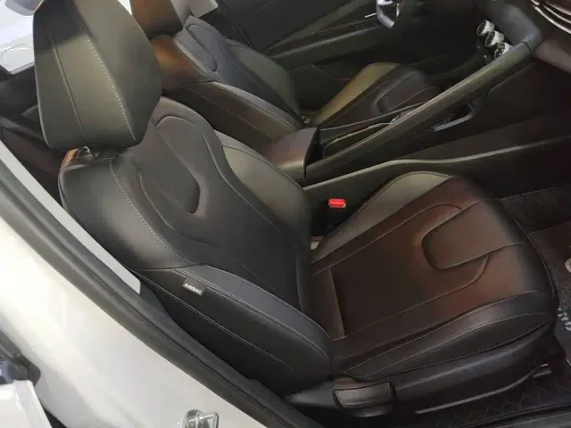 Hyundai Elantra — Фото автомобиля 24